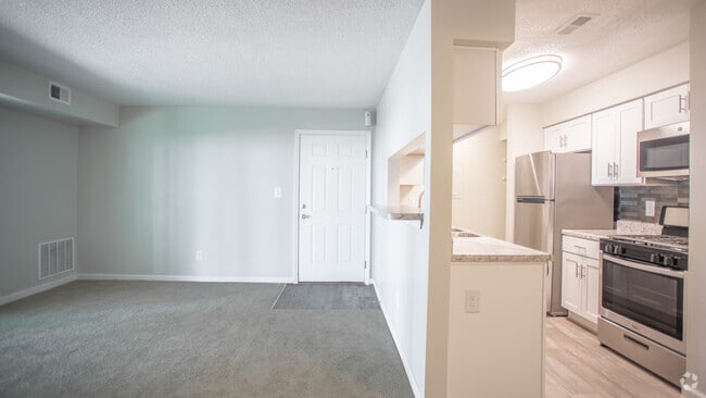 2BR,1.5BA,-900SF Renovated Kitchen - Grafton Station