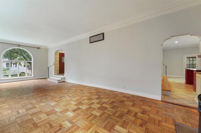 Building Photo - 3126 Wroxton Rd
