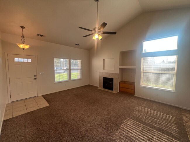 Foto del edificio - Single story home located in Waterford!