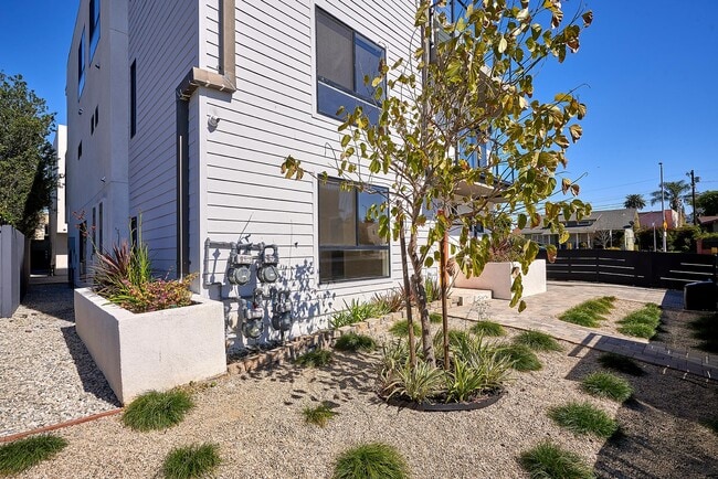 Building Photo - 4507 Lomita St