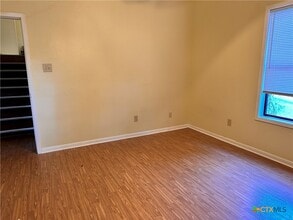 Building Photo - 901 Hillyer St