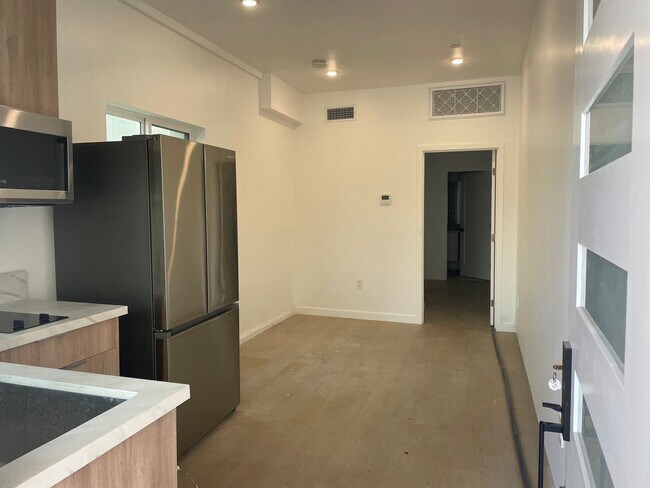 Foto del edificio - 1376 Edgecliffe Dr