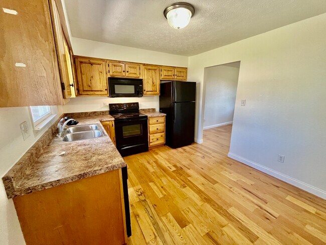 Building Photo - 115 Beecher St
