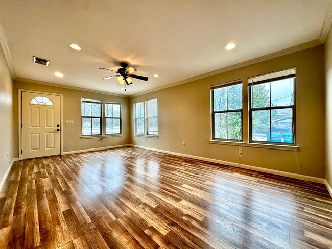 Building Photo - 2/1 Home