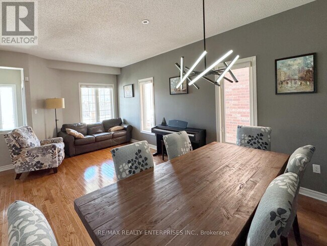 Building Photo - 2429 Whitehorn Dr