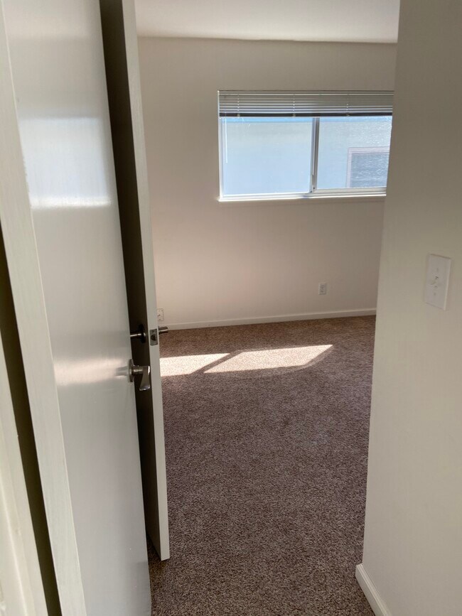 Building Photo - 1375 Adobe Drive, Unit 7