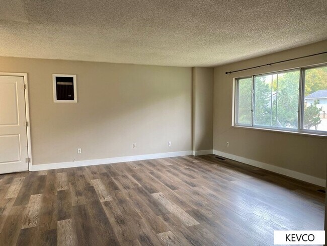 Building Photo - Great Location, Even Better Home!