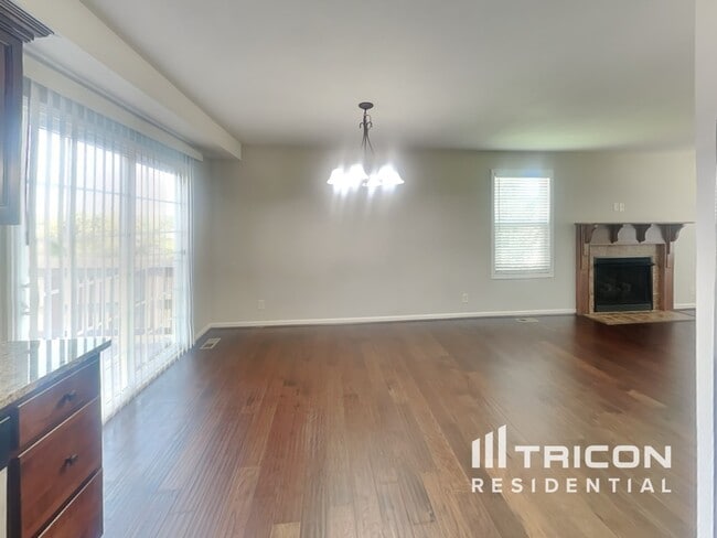Foto del edificio - 1073 Castlerock Dr