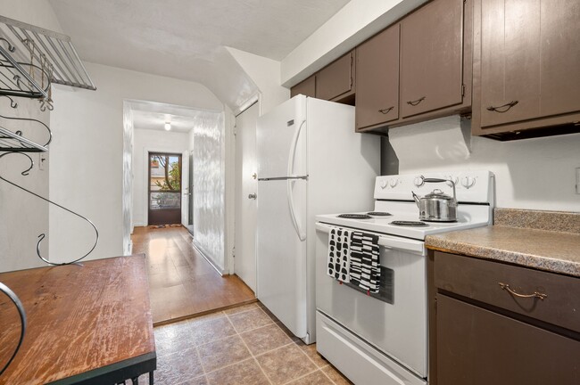 Building Photo - 823 Lilac St