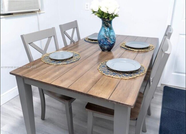 Foto del edificio - 6512 SW 24th St