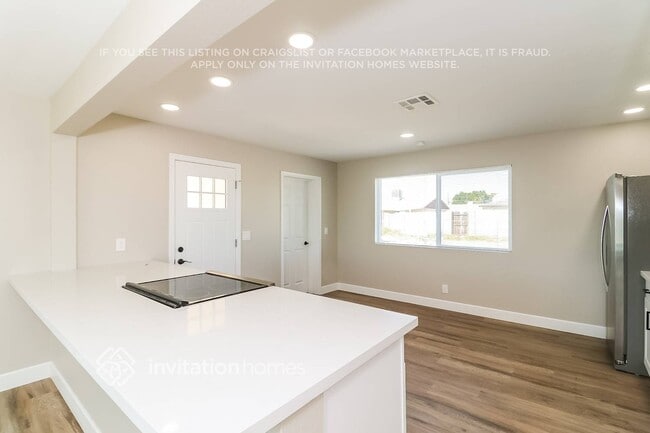 Building Photo - 3402 W Charter Oak Rd