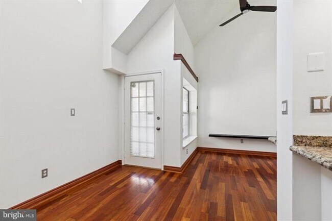 Foto del edificio - Spacious 1 Bedroom 1 Bath Loft Condo