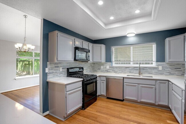 Building Photo - Spacious 4BR House in Houston