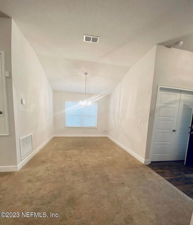 Foto del edificio - 7285 Gateway Ct