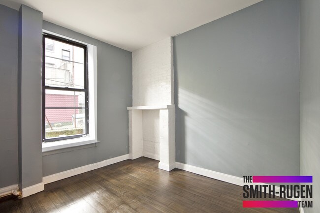 Building Photo - 350 W 47th St