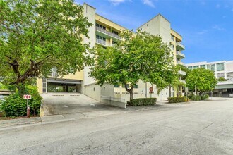 Building Photo - 1350 NW 8th Ct