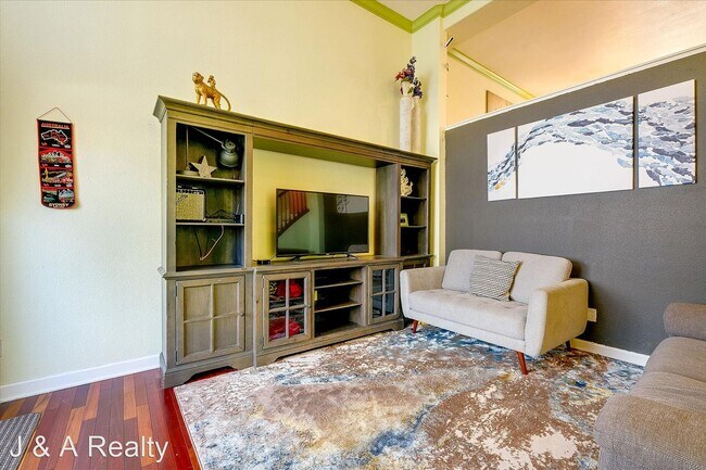 Building Photo - 3 br, 2.5 bath House - 38262 Eggers Common