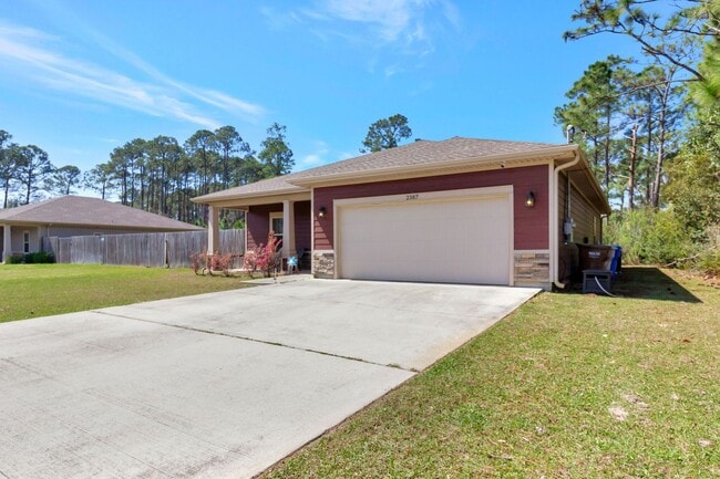Building Photo - 3 bedrooms in Navarre!!!