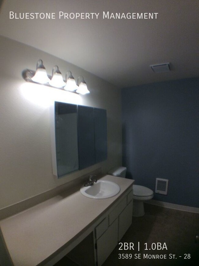 Building Photo - Upper Floor 2 Bedroom/1 Bath with W/D hook...