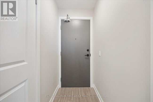 Photo du bâtiment - 1010 Dundas St E