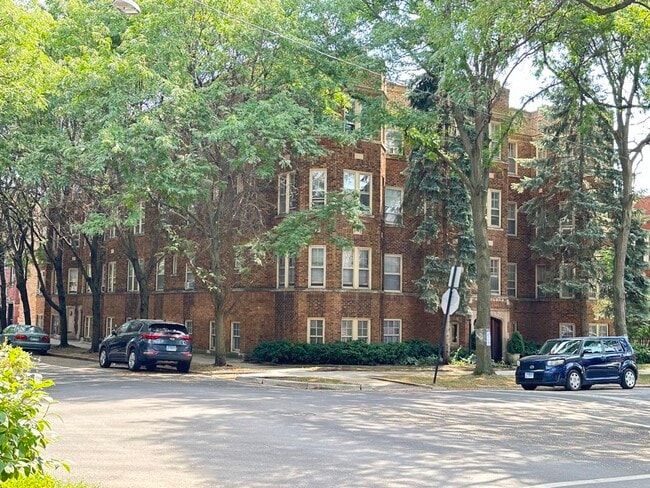 Building Photo - 2629 W Ainslie St