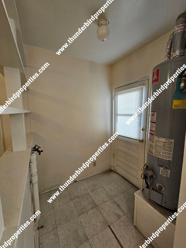 Building Photo - 1622 Coal Ave SE