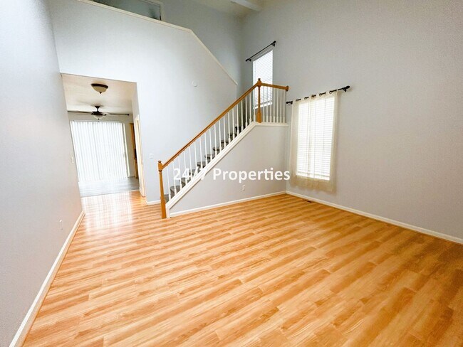 Building Photo - Contemporary 4BD I 2.5BA Hillsboro Home!