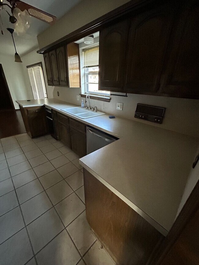 Foto del edificio - 2305 NW Ivanhoe Pl