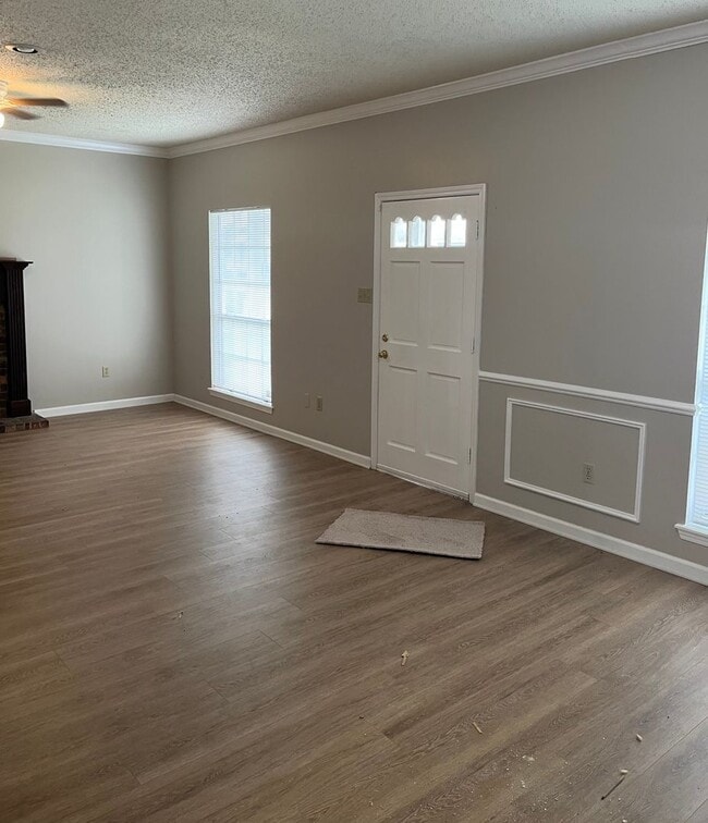 Building Photo - 3 BR/ 2 BA house in Oak Hills Area! Perkin...
