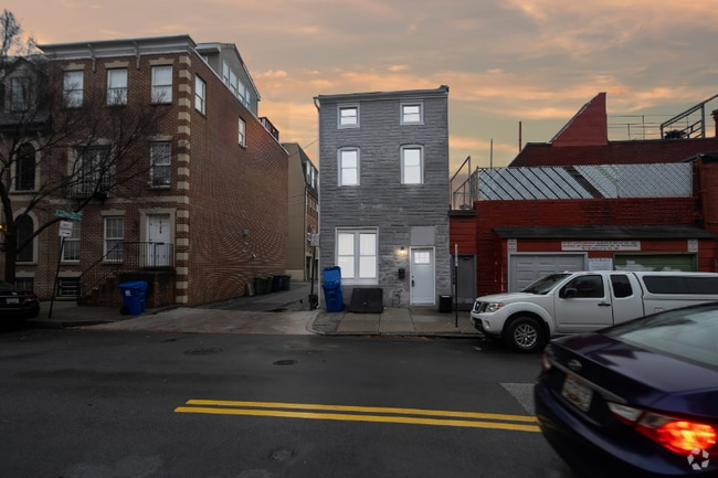 Building Photo - 1703 E Lombard St