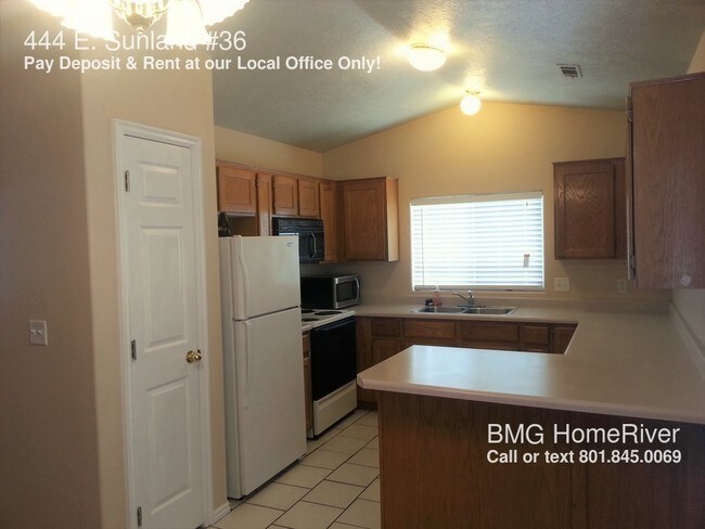 Building Photo - 444 Sunland Dr