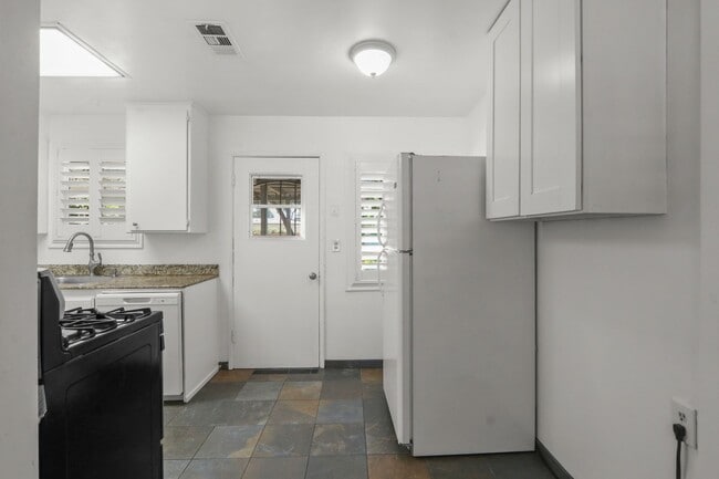 Building Photo - Lovely Single Family Home in Prime Fullerton Neighborhood