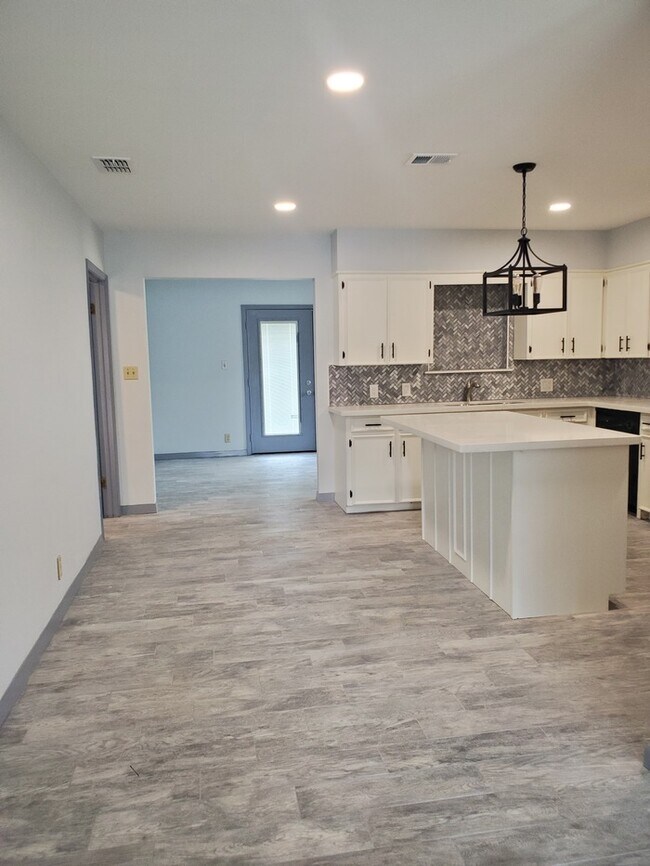 Foto del edificio - 113 E Hoogland Ave