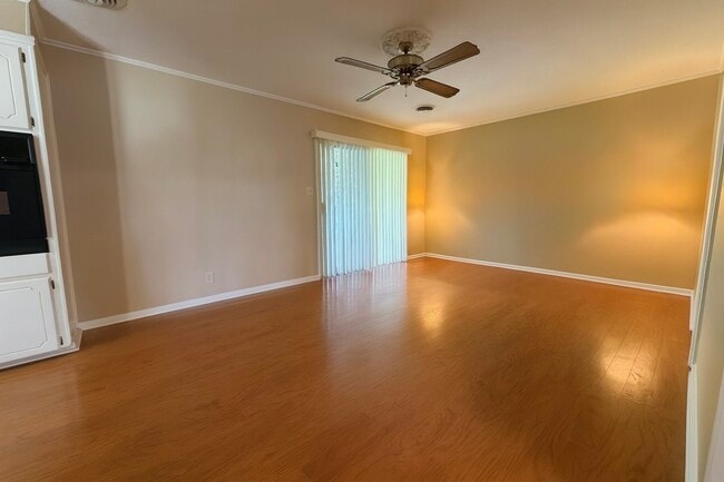 Foto del edificio - 407 N Foster Dr