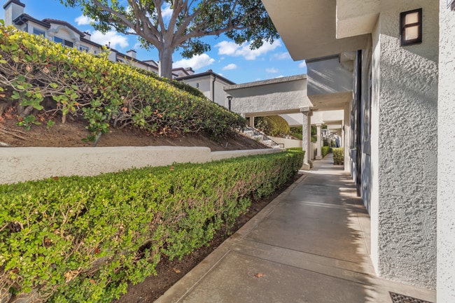 Building Photo - 30902 Club House Dr