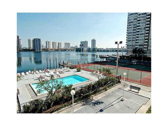 Foto del edificio - 2750 NE 183rd St