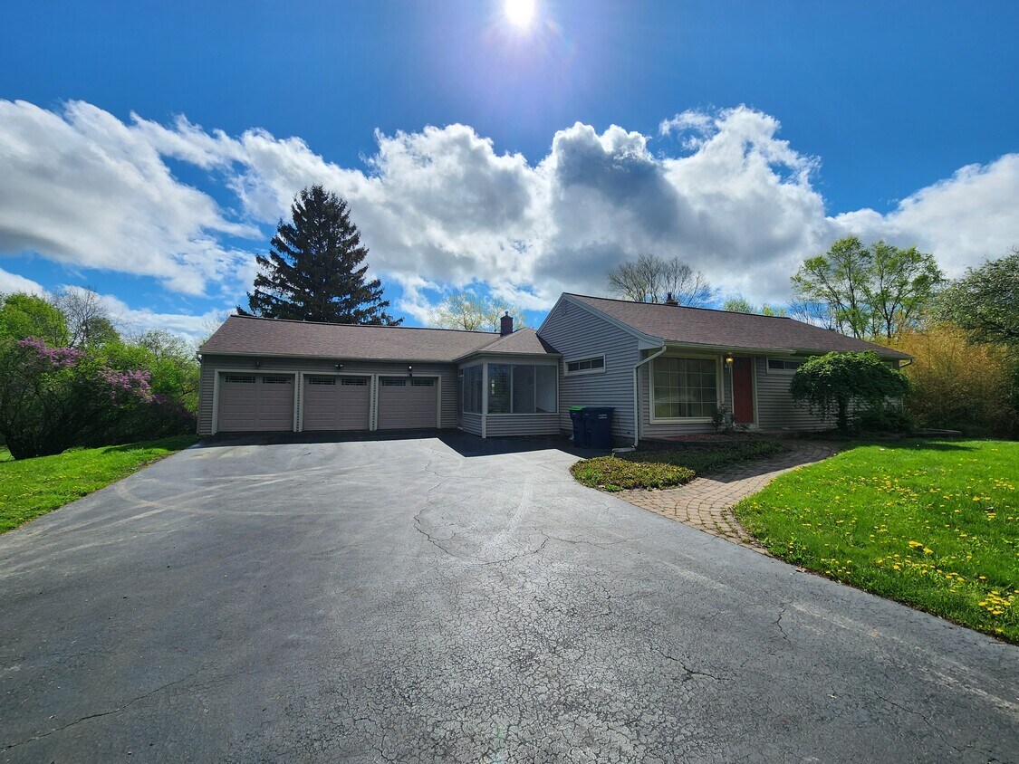 Foto principal - 1742 Turk Hill Rd