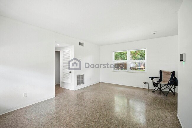 Building Photo - 4291 Porpoise Dr SE