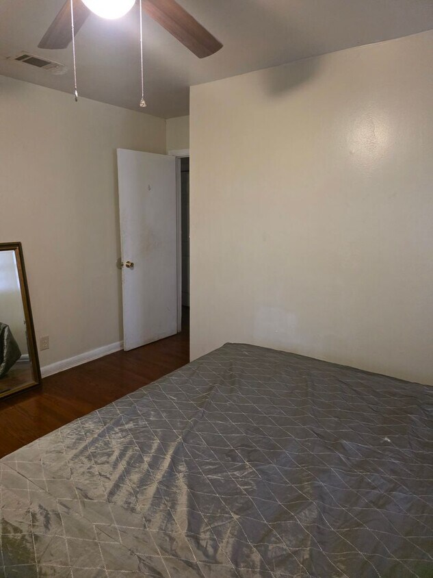 Foto del edificio - Month to month 1 BR rental Share
