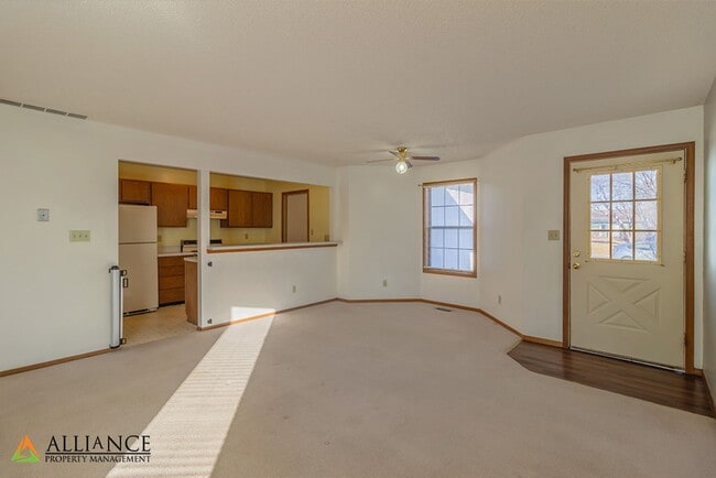 Building Photo - Willow Ln. 2313 - 15