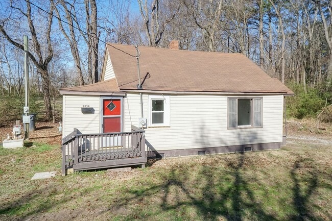 Building Photo - Three Bedroom Home!