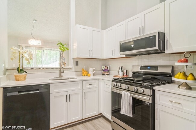 Building Photo - 542 Lyon Dr