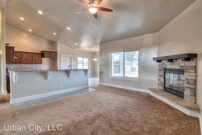 Building Photo - 4 br, 2 bath House - 16836 Brookdale
