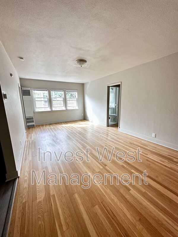 Foto del edificio - 615 NE 6th Ave