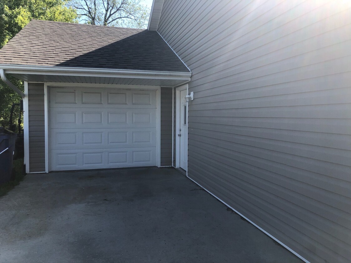 175 Rief Ct Unit D, Holts Summit, MO 65043 Apartments in Holts Summit