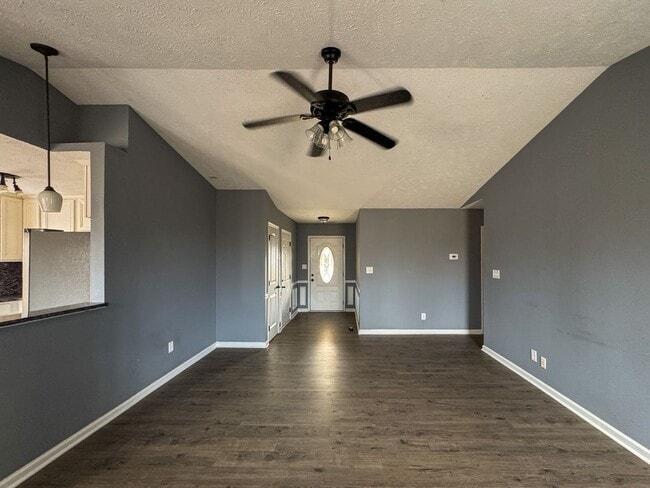 Building Photo - Charming 3 Bed 2 Bath Raeford Home with Fenced Backyard