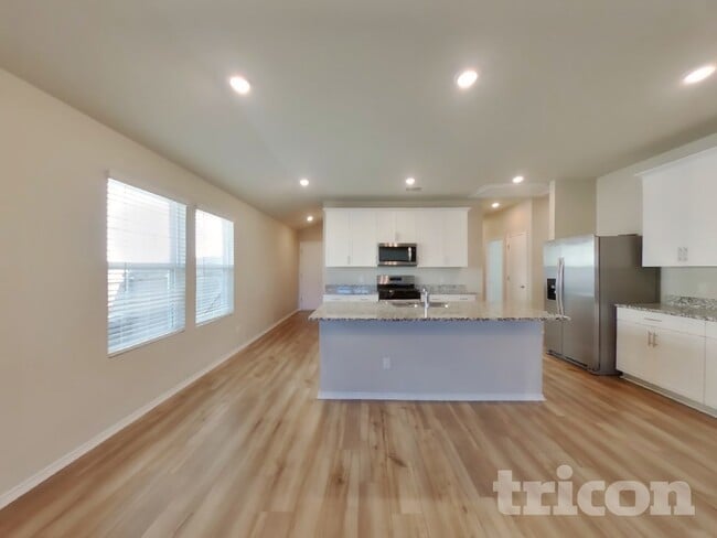 Foto del edificio - 5104 Saddle Clb Dr