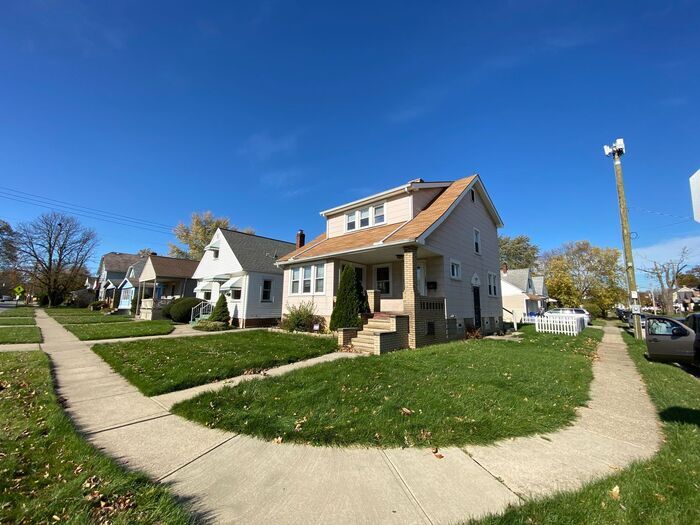 Primary Photo - Spacious 3 Bedroom Home Available!!