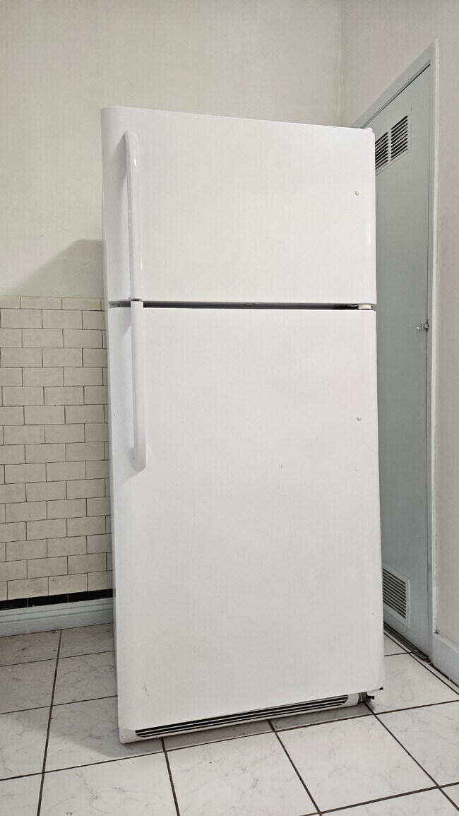 Foto principal - 349 E Empire St