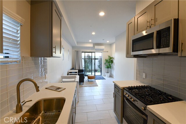 Foto del edificio - 15814 S Vermont Ave